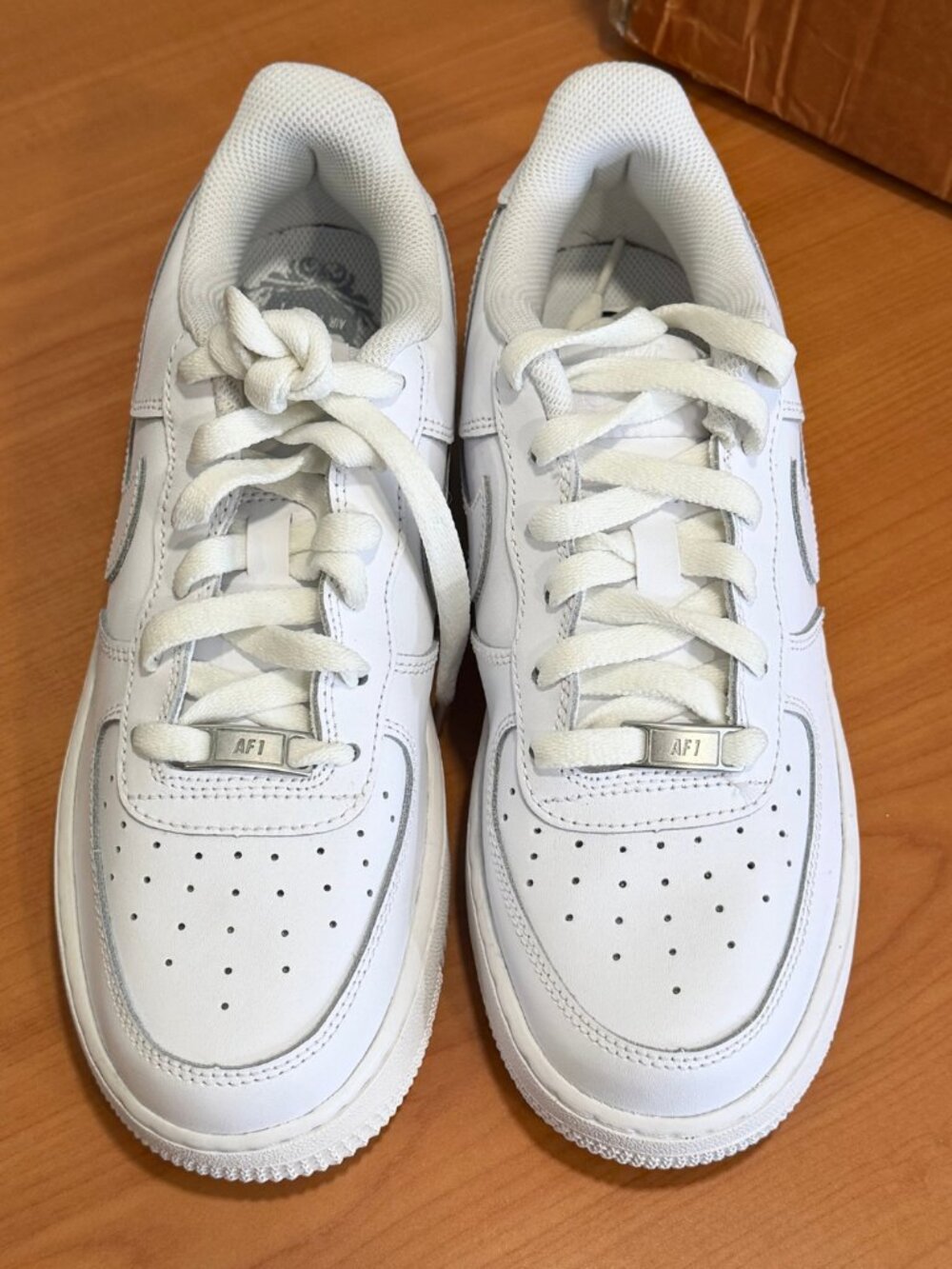 Air Force 1 LE (GS) White Boys Size 6.5Y (fits equivalent to Women’s 8)